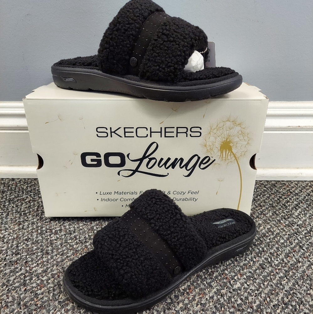 NIB. SKECHERS ARCH FIT LOUNGE- SNUGGLE DOWN. Black.  #175107